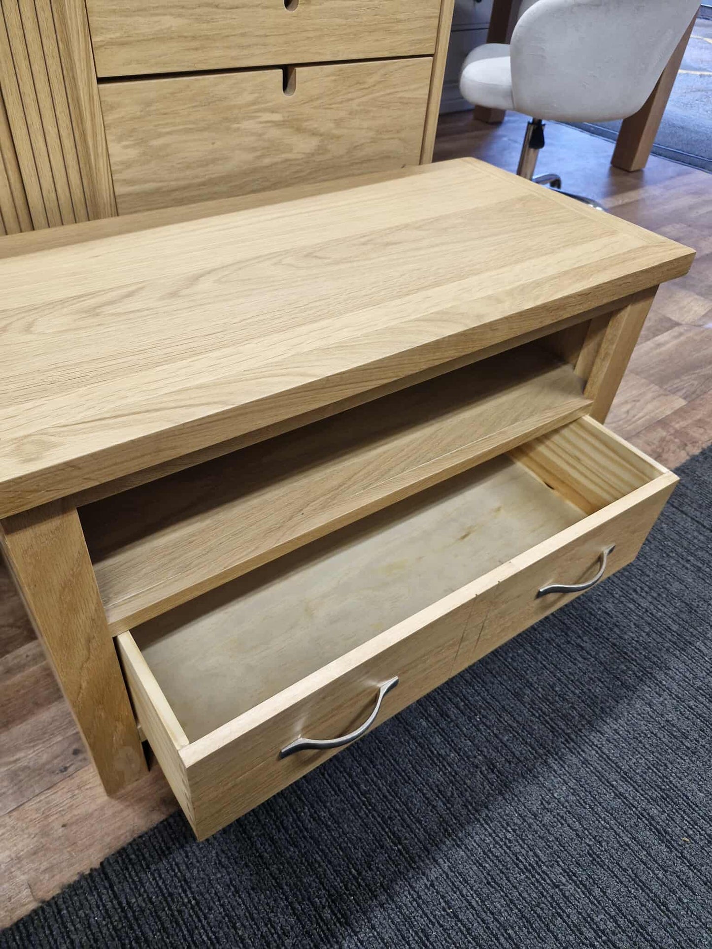 Small Oak Tv Stand Unit with drawer