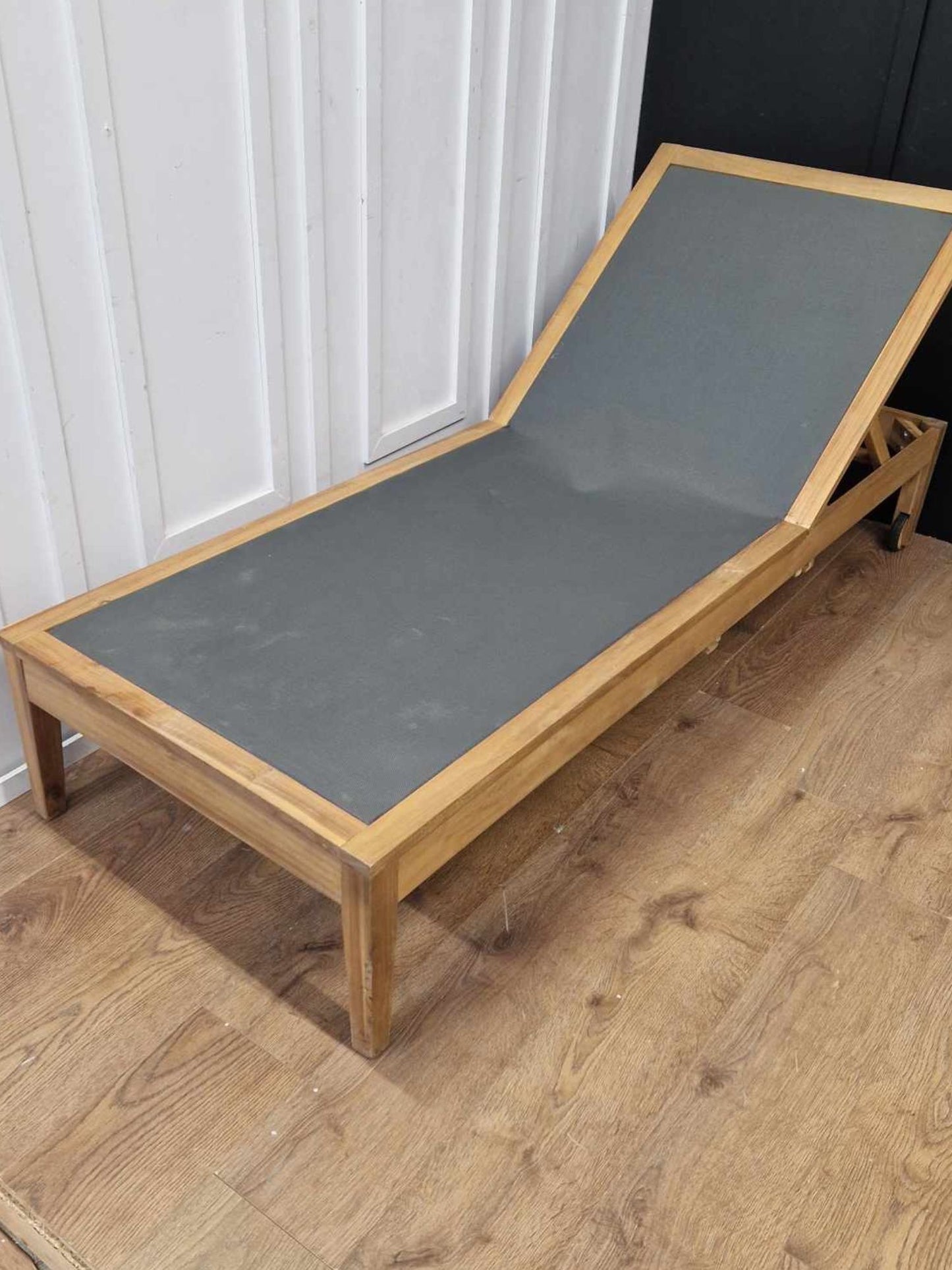 Sun Lounger Adjustable Back / Solid Wood RRP £425