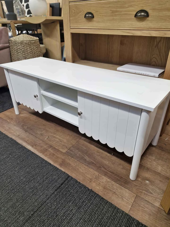 White tv stand scallop bottom doors / media unit