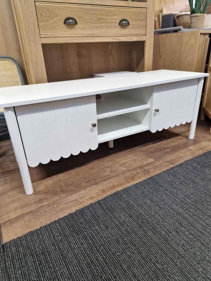 White tv stand scallop bottom doors / media unit