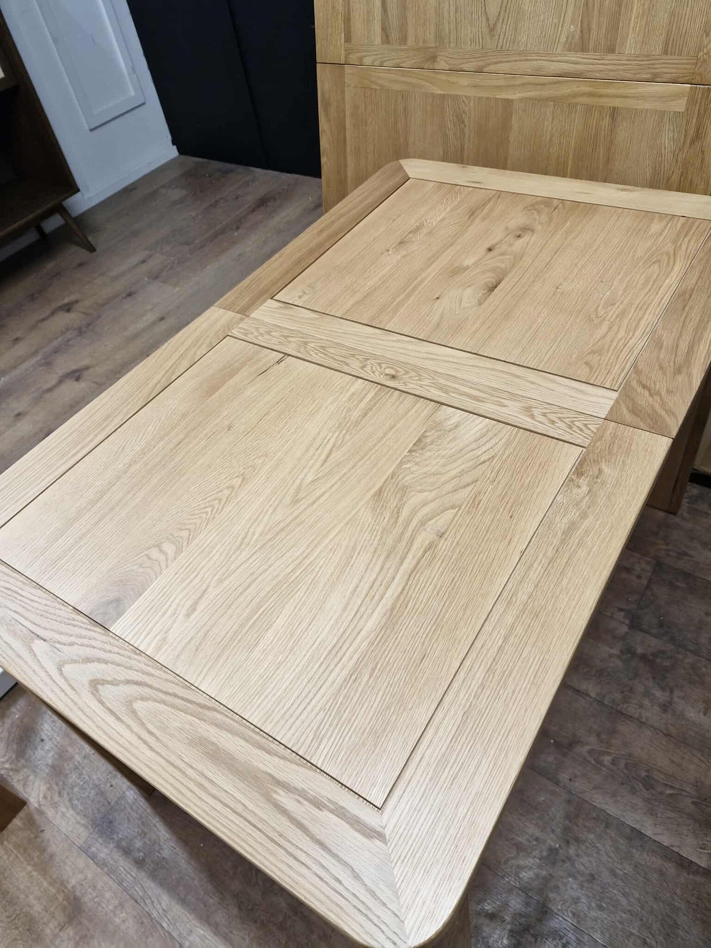 Extending Dining Table / Solid Oak 4-6 seater / OAK FURNITURELAND Romsey