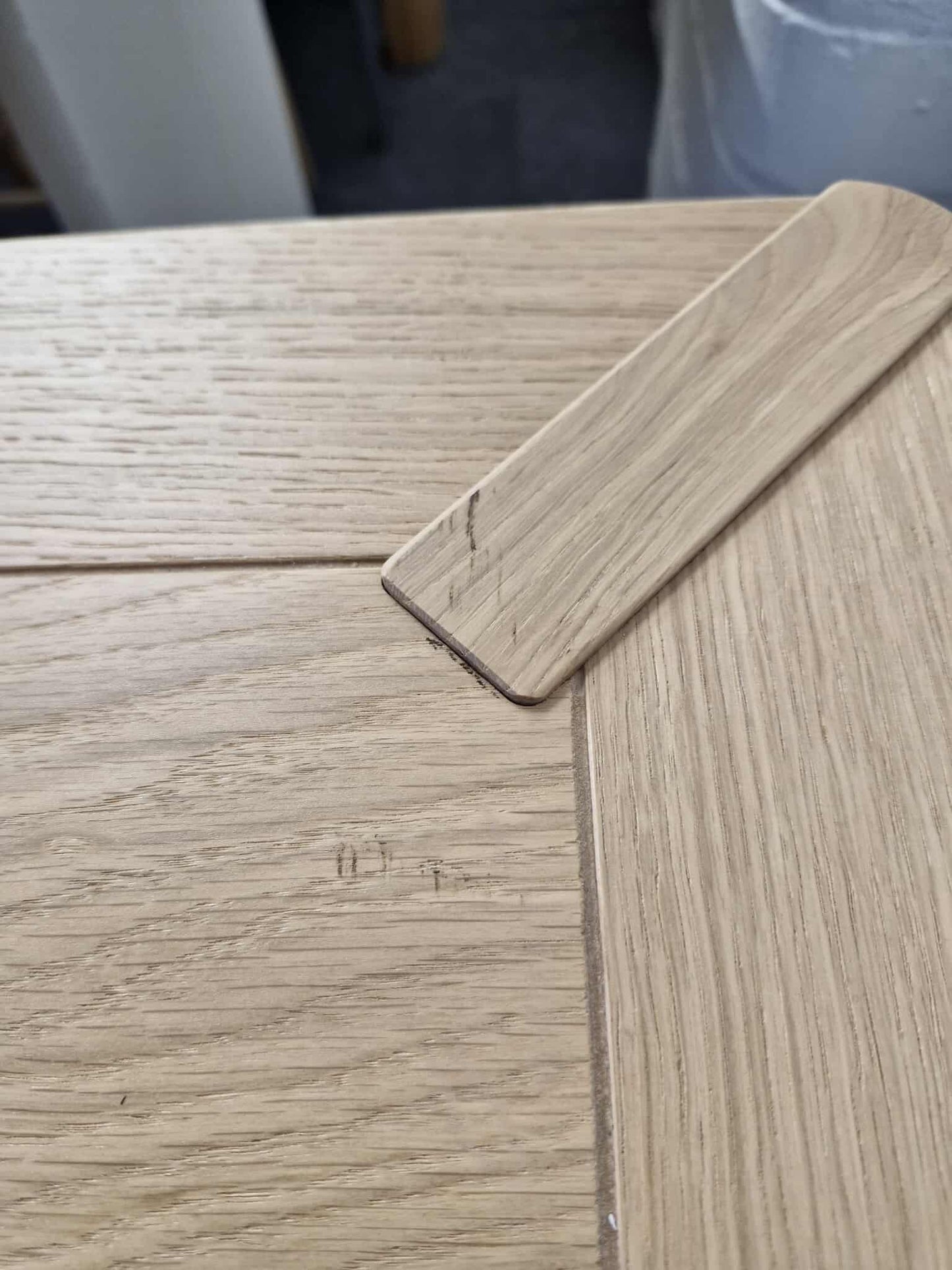 Large Light Wood / Oak 6-10 Seater Extending Dining Table