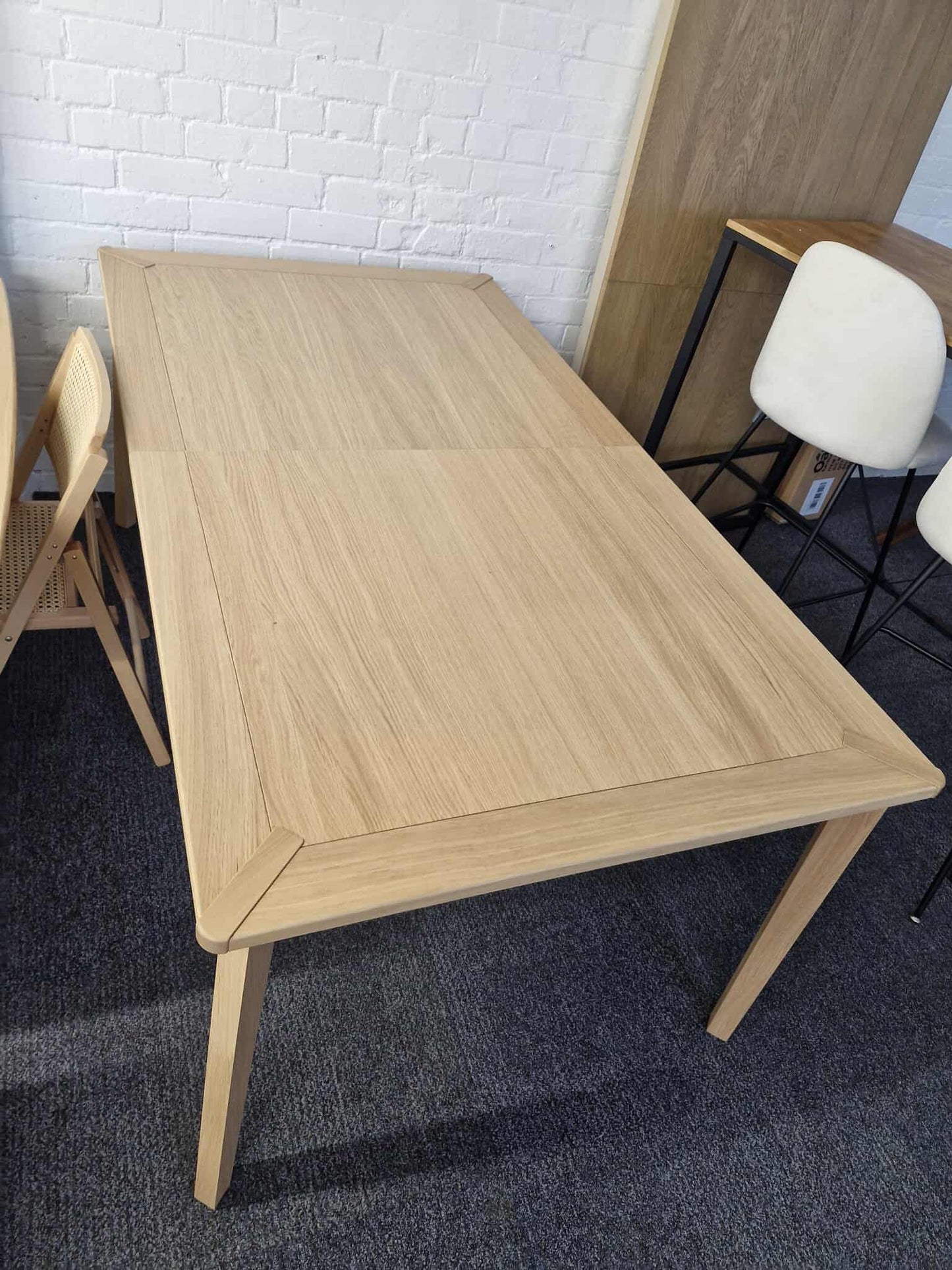 Large Light Wood / Oak 6-10 Seater Extending Dining Table