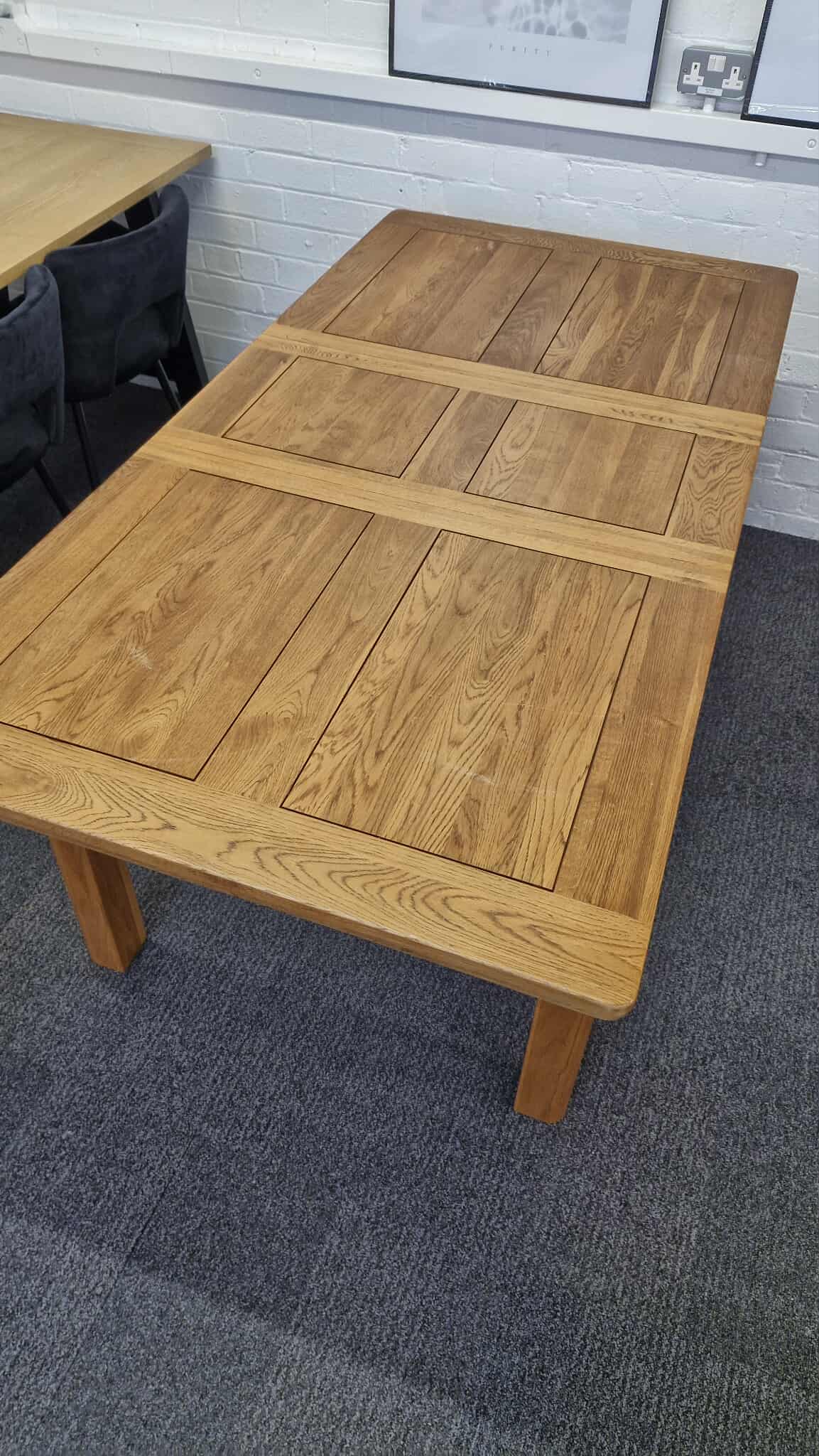 Solid Rustic Oak Extending Dining Table / 6-8 seater