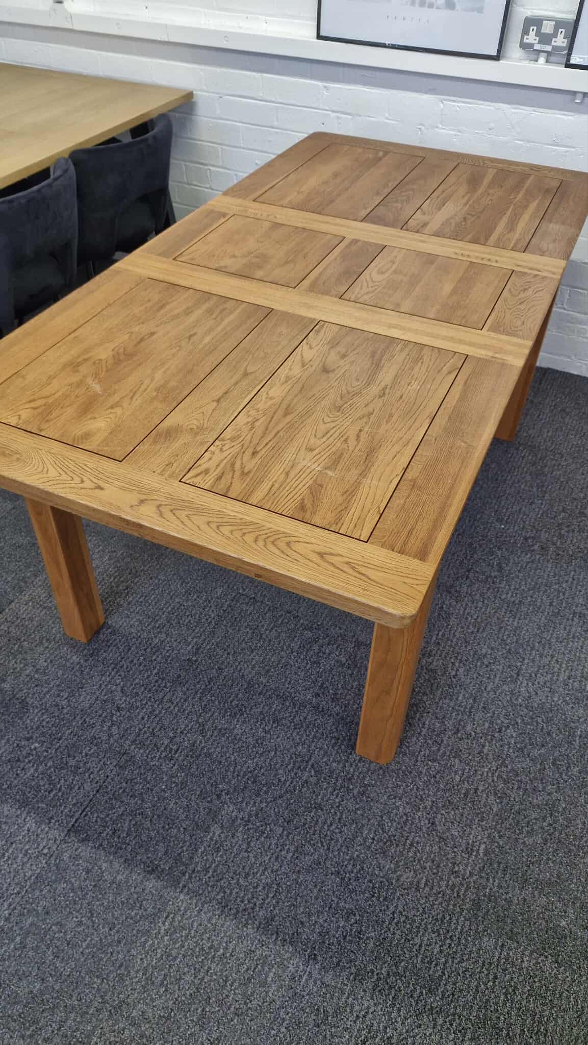 Solid Rustic Oak Extending Dining Table / 6-8 seater