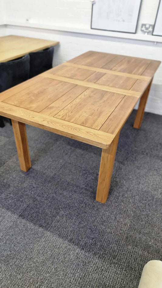 Solid Rustic Oak Extending Dining Table / 6-8 seater