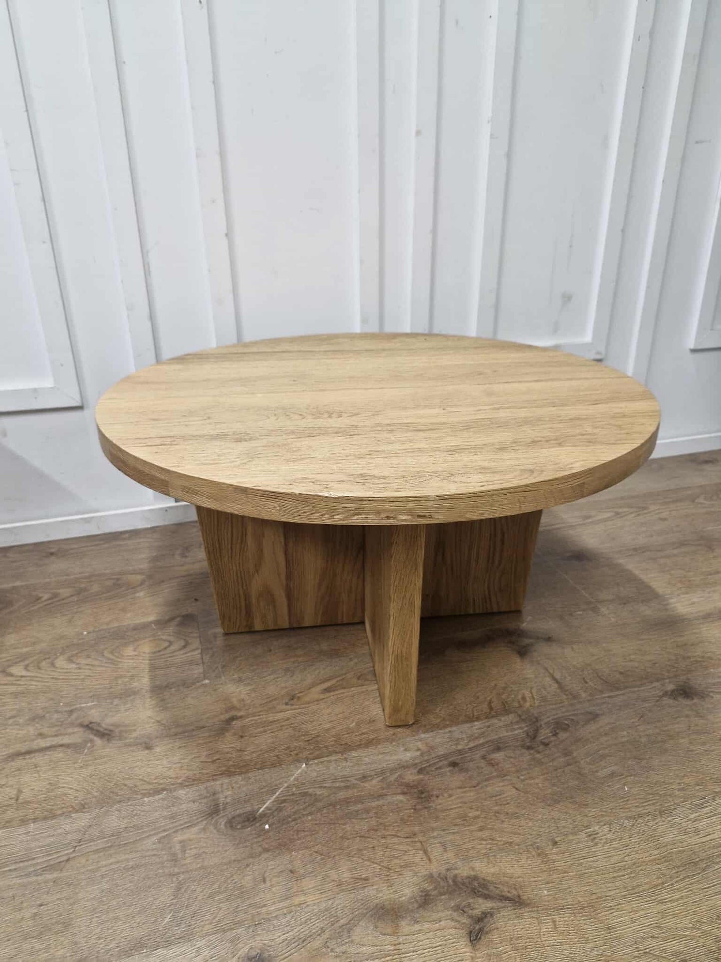Round Solid Wood Coffee Table / Oak Furnitureland Highworth