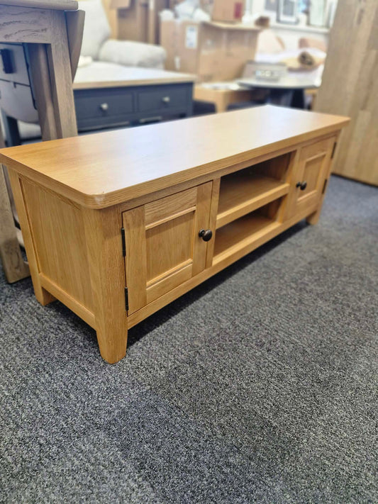 Rustic Oak Small TV Stand / 120cm