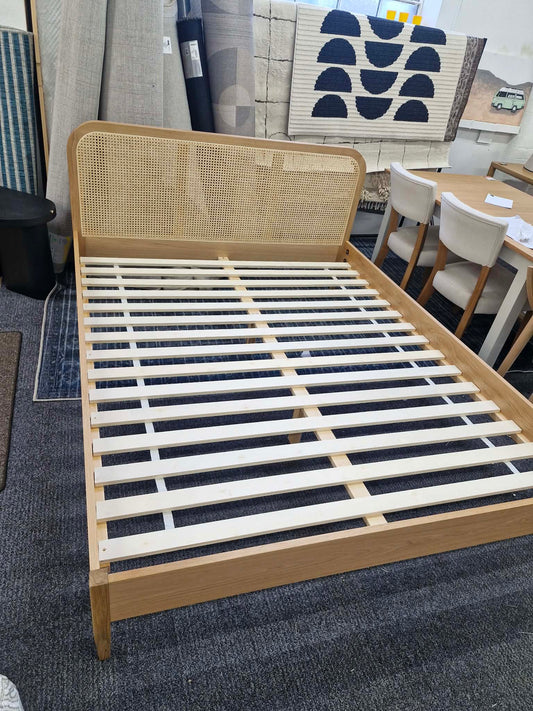 King Oak and Rattan Retro style bed (Eu King 160cm)