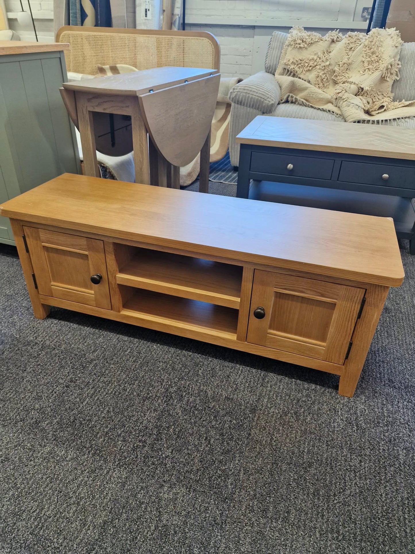 Rustic Oak Small TV Stand / 120cm