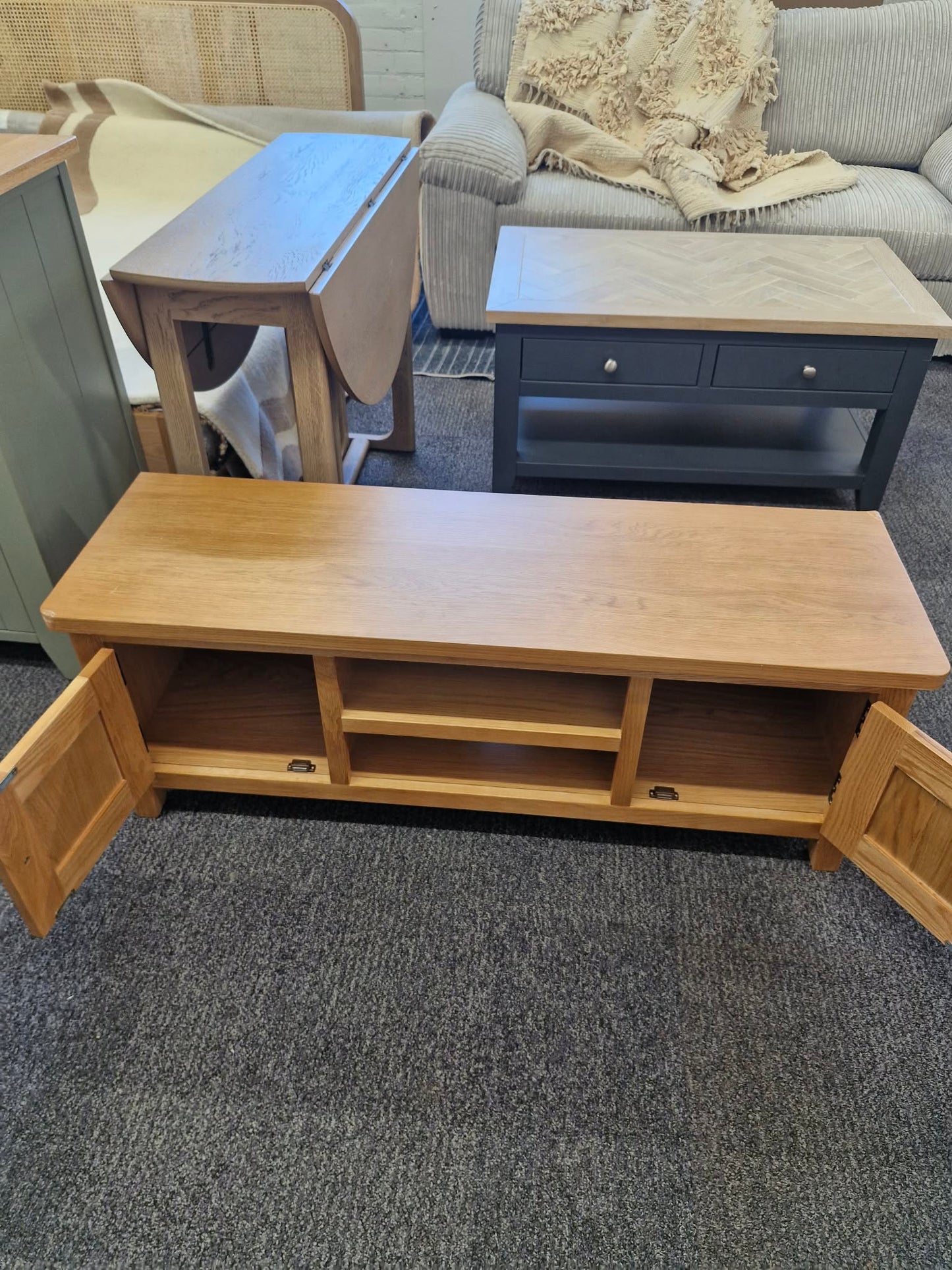 Rustic Oak Small TV Stand / 120cm