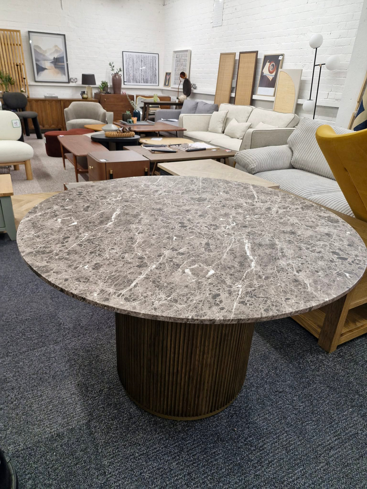 Horizontal Ribbed Marble Round Brown Marble Look and Ribbed Base Dining Table – ExdiFurniture