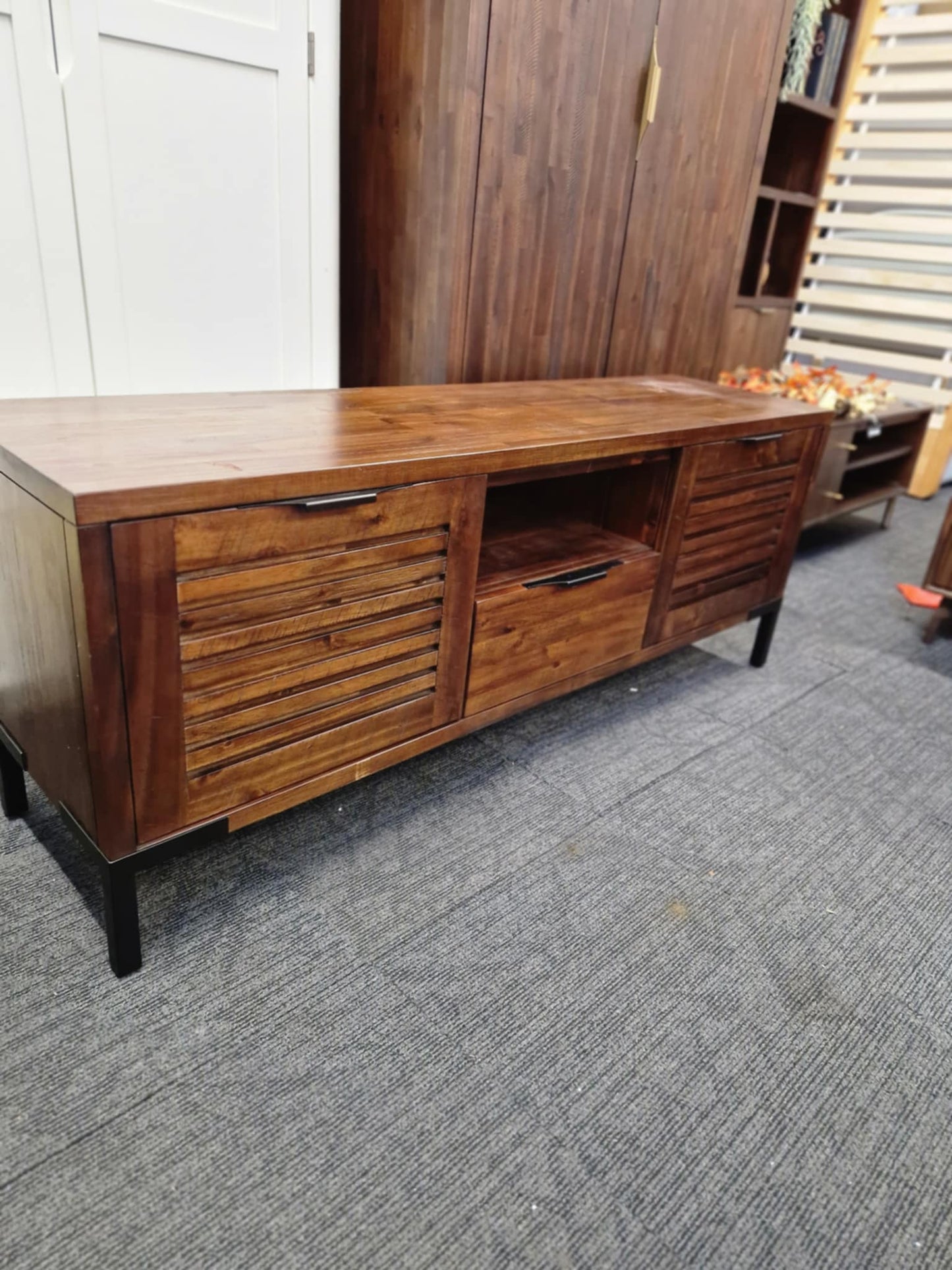 Solid Dark Wood TV Stand / Oak Furnitureland Detroit