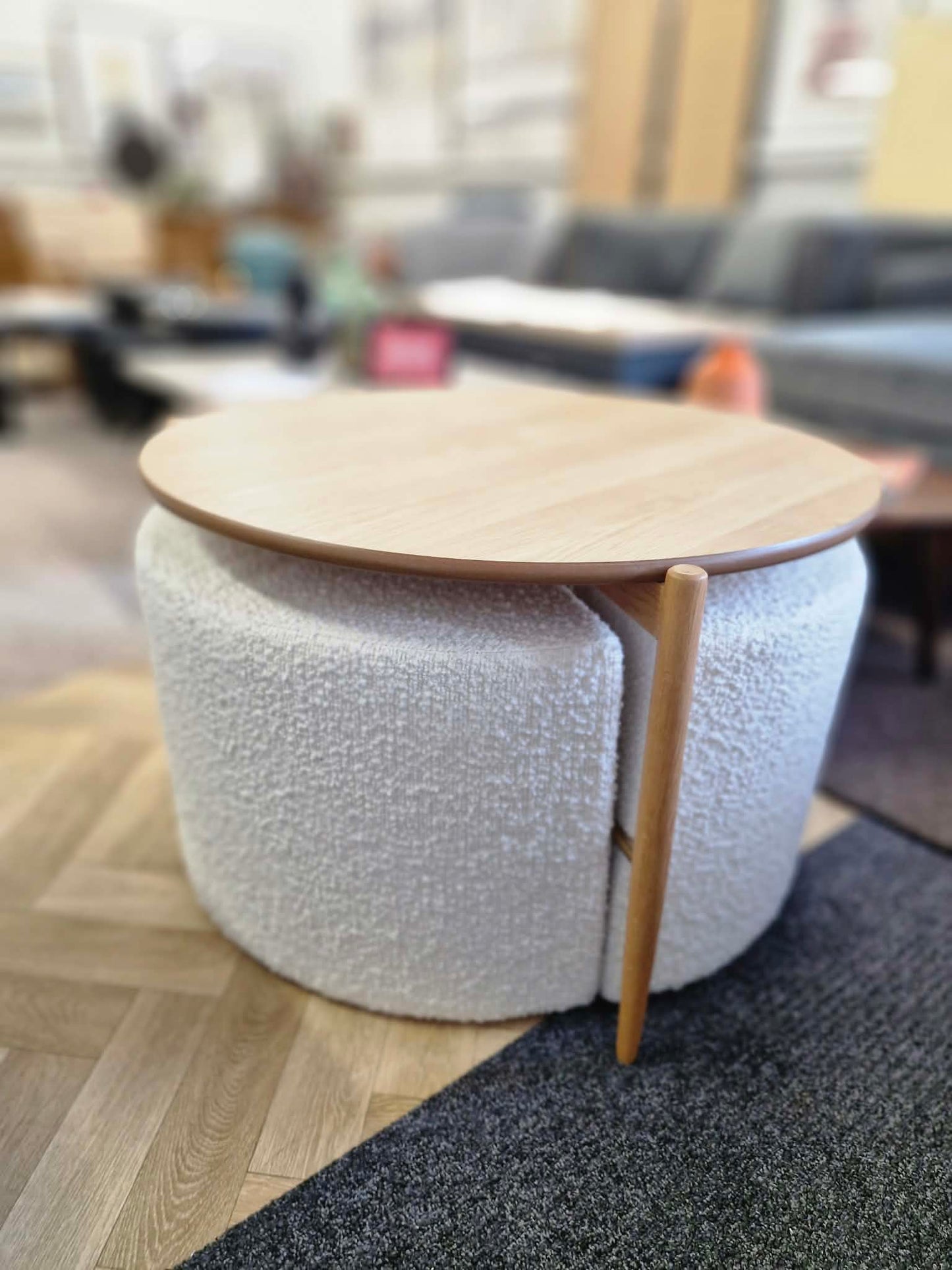 Coffee Table with 3 white boucle stool