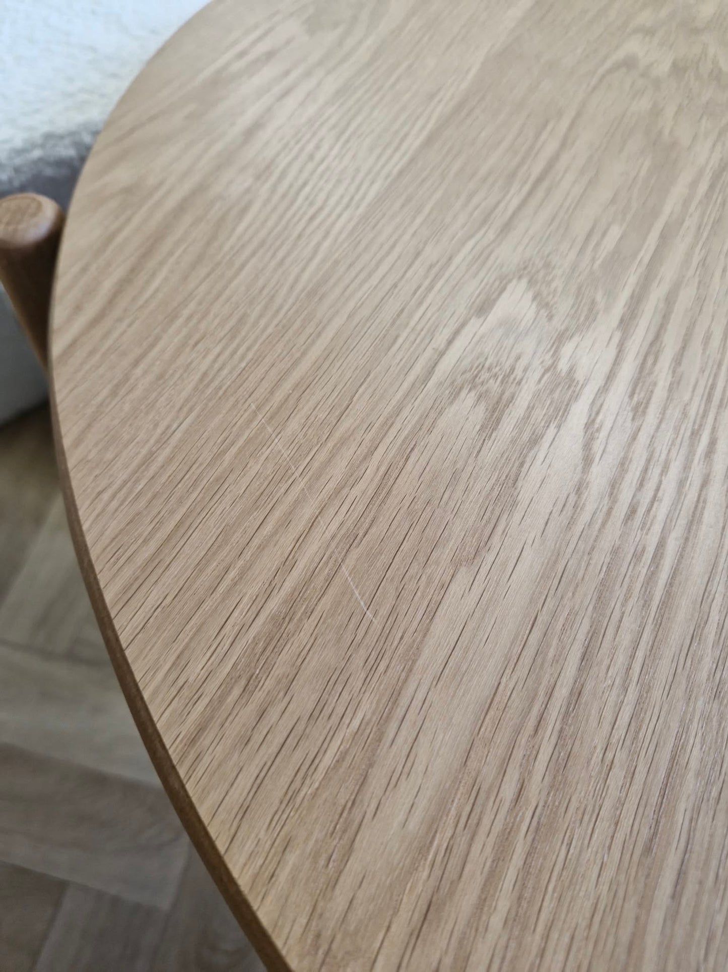 Coffee Table with 3 white boucle stool