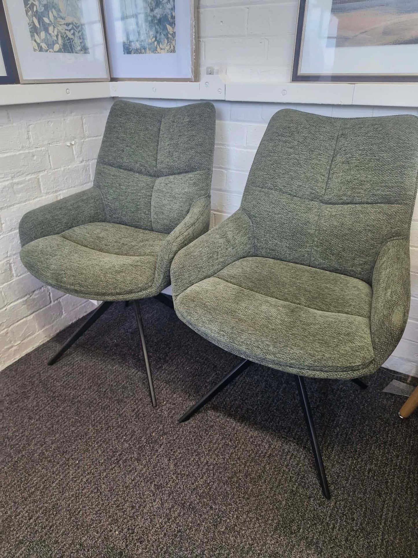 Set of 4 swivel dining chairs / Forest Green and black metal