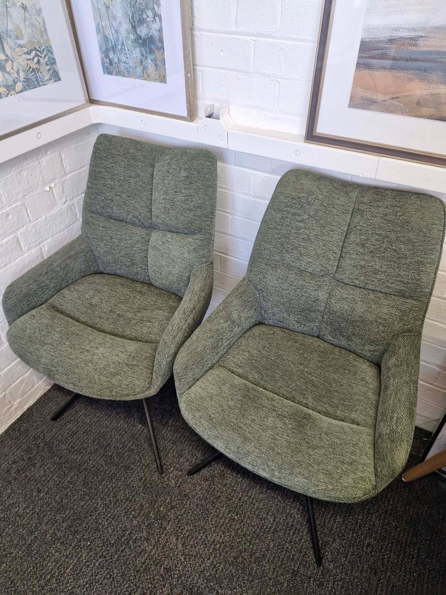 Set of 4 swivel dining chairs / Forest Green and black metal
