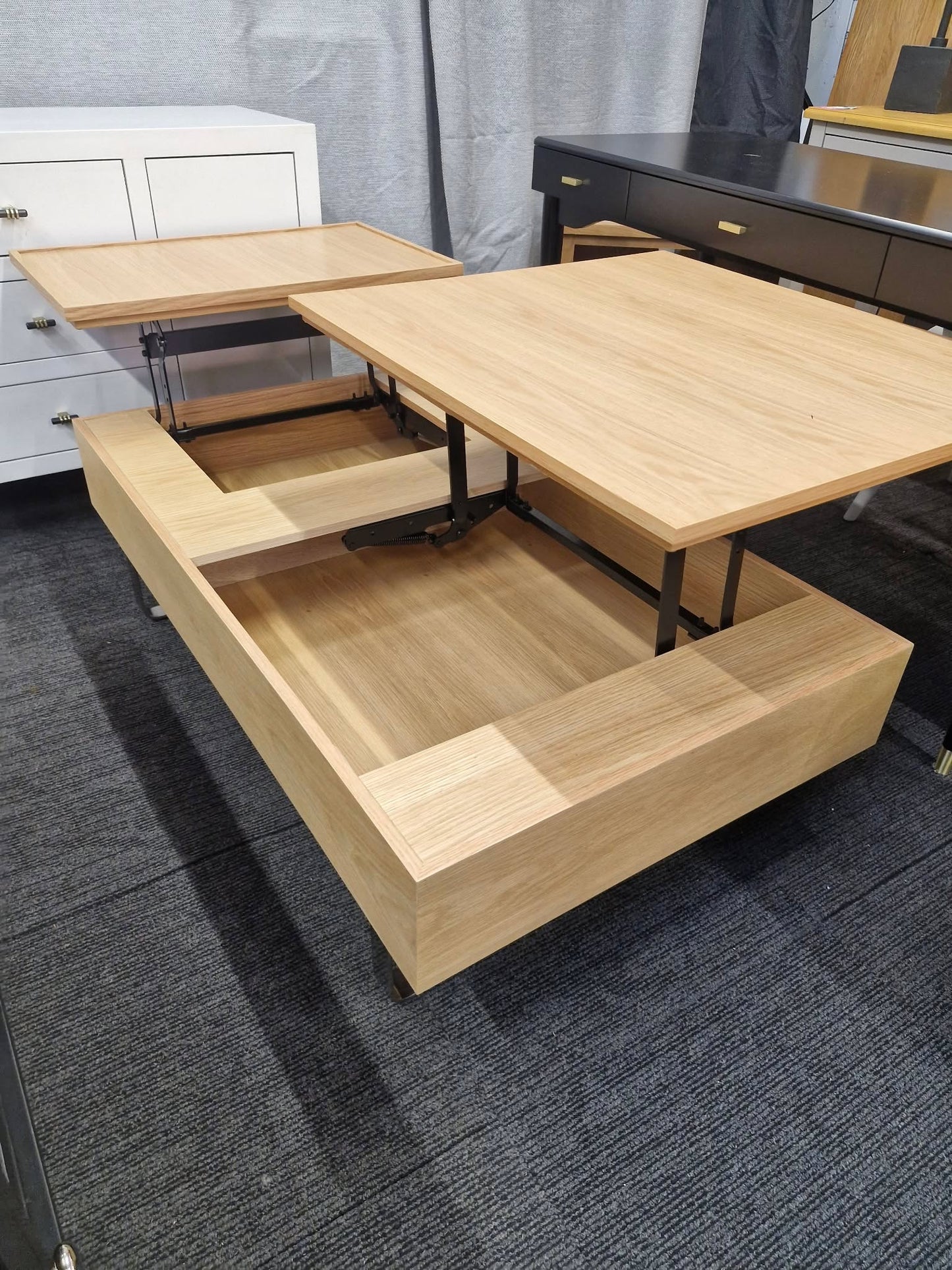 Large Oak Storage Coffee Table / Lift Up Tray top Storage
