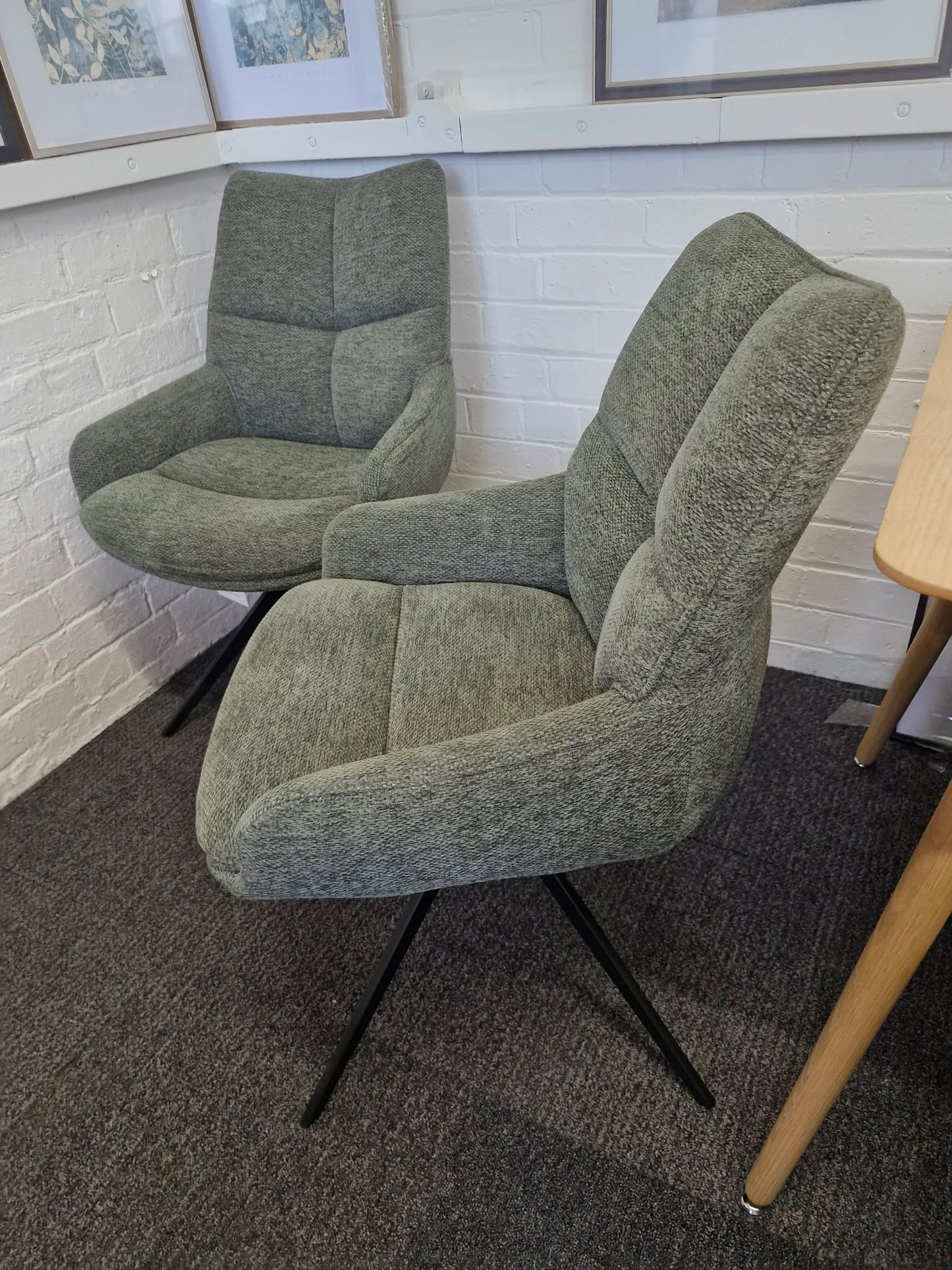 Set of 4 swivel dining chairs / Forest Green and black metal