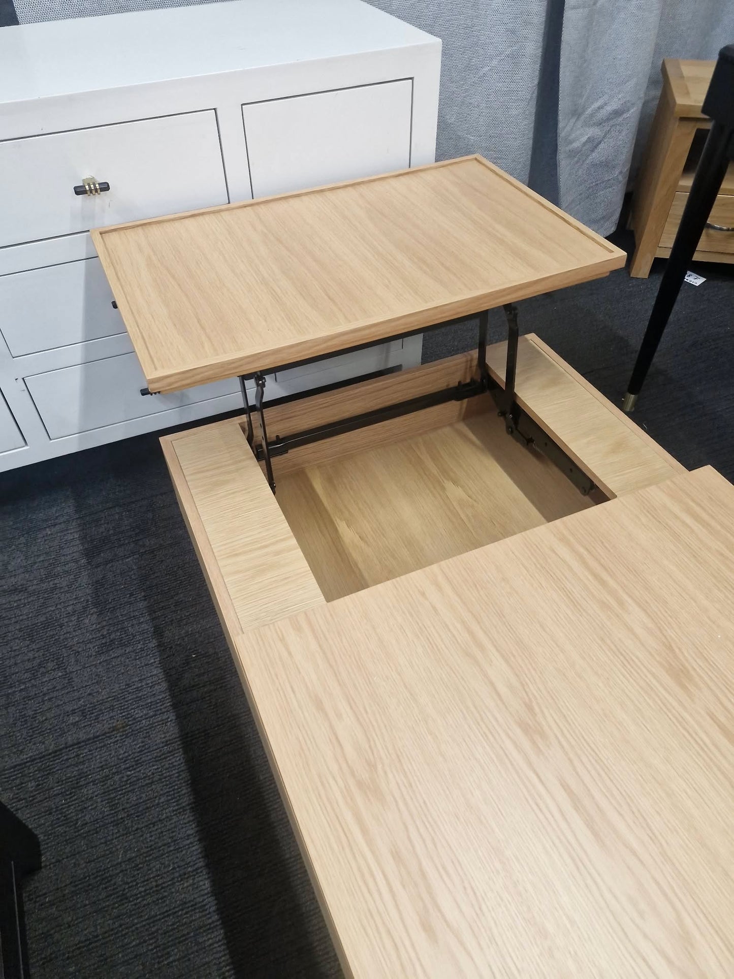Large Oak Storage Coffee Table / Lift Up Tray top Storage