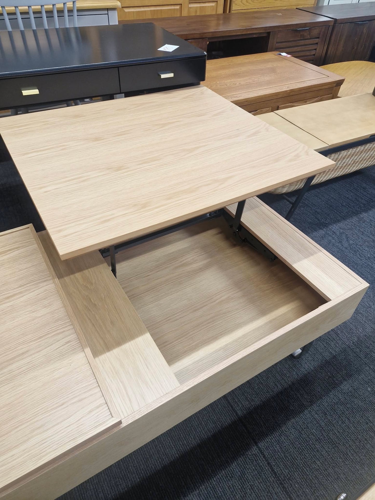 Large Oak Storage Coffee Table / Lift Up Tray top Storage