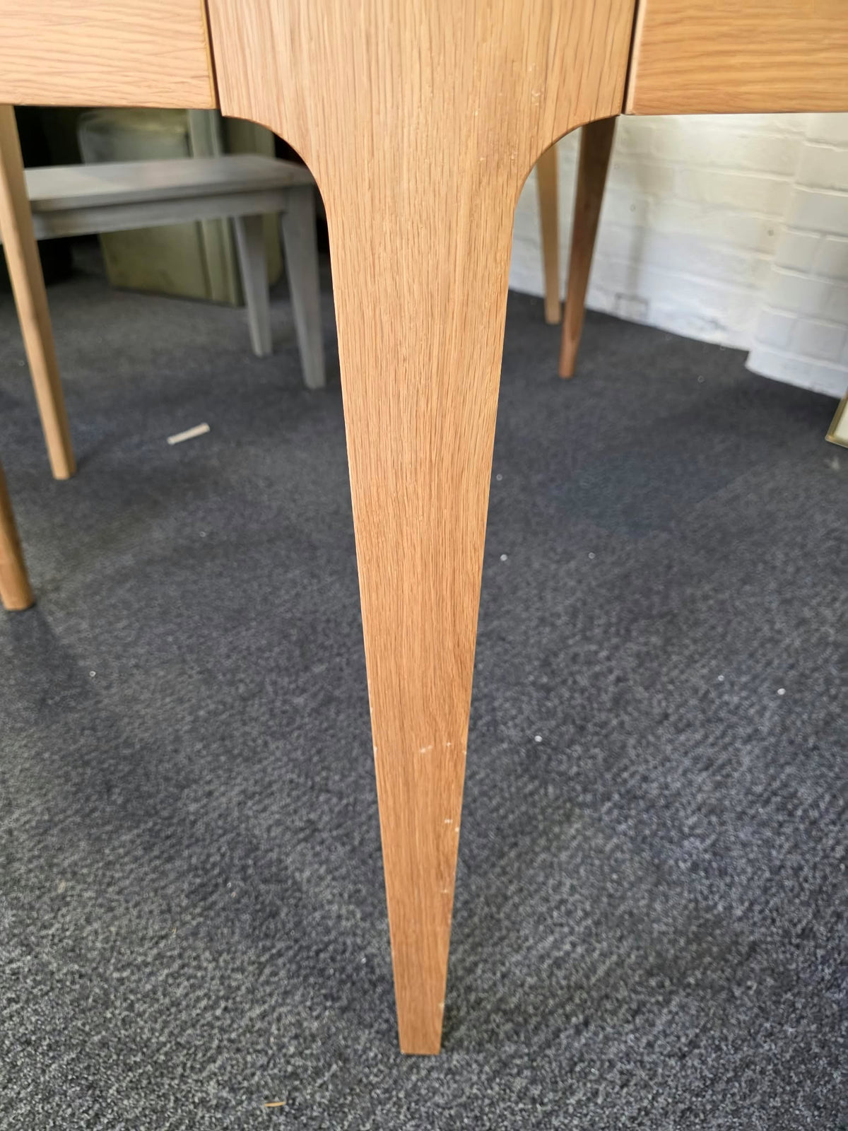 Round Extendable Oak Dining Table - Seats 4 to 8