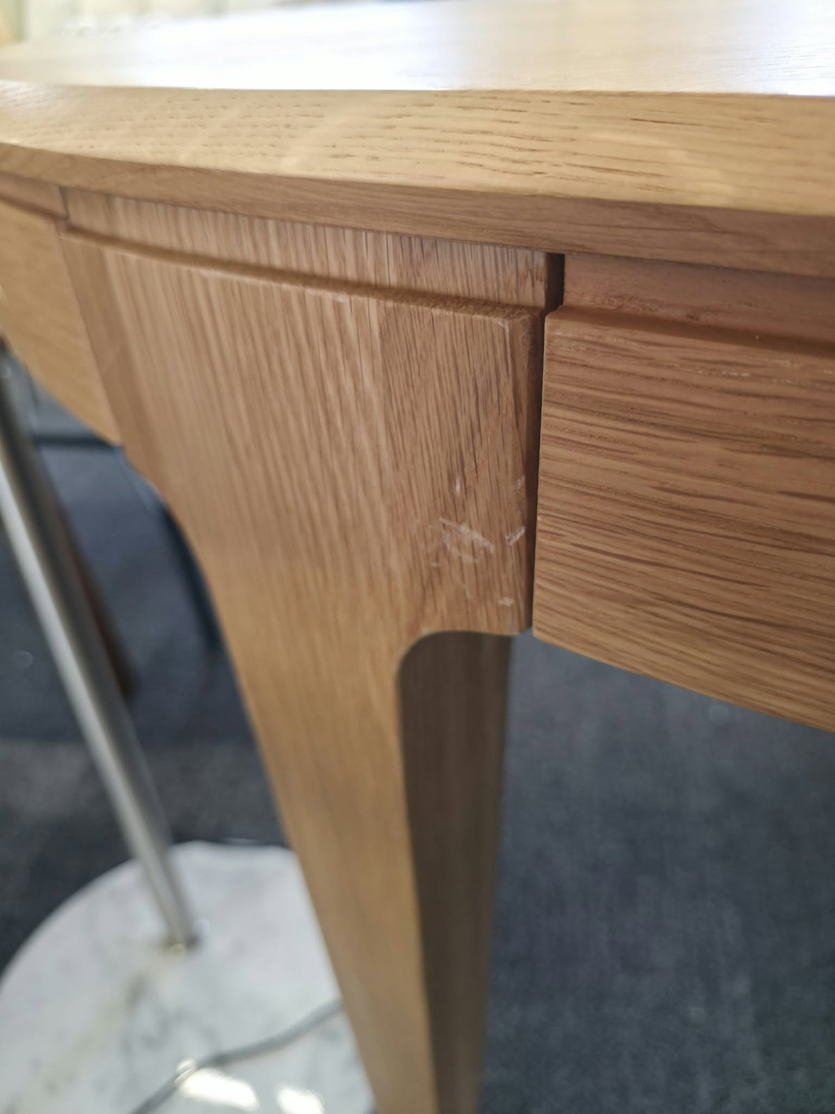 Round Extendable Oak Dining Table - Seats 4 to 8