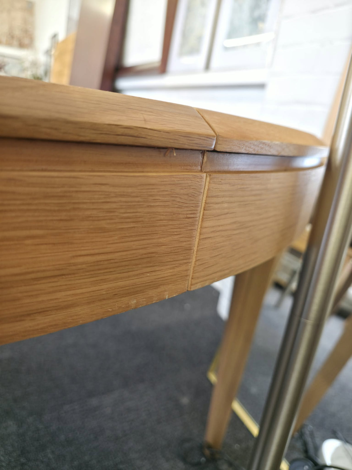 Round Extendable Oak Dining Table - Seats 4 to 8