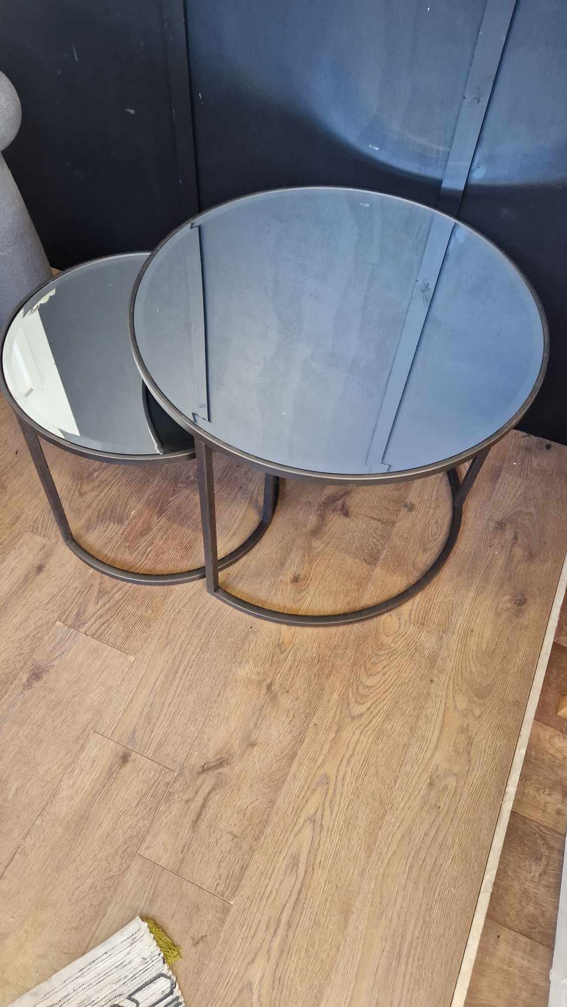 Nest of 2 coffee tables Mirror and black metal