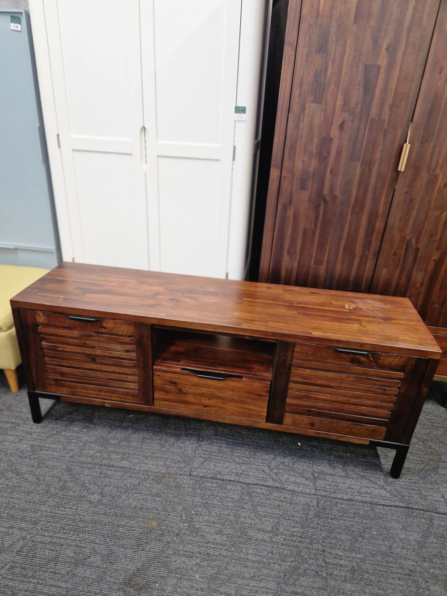 Solid Dark Wood TV Stand / Oak Furnitureland Detroit