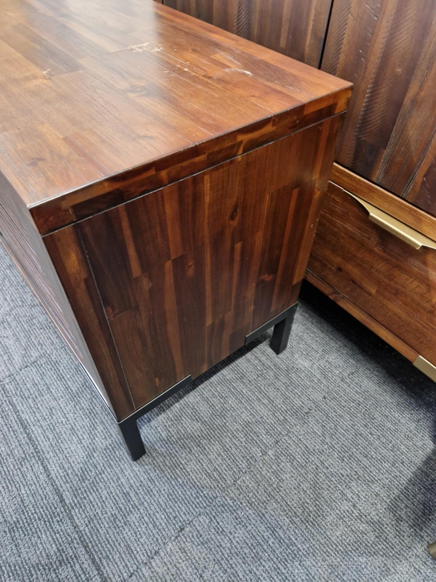 Solid Dark Wood TV Stand / Oak Furnitureland Detroit