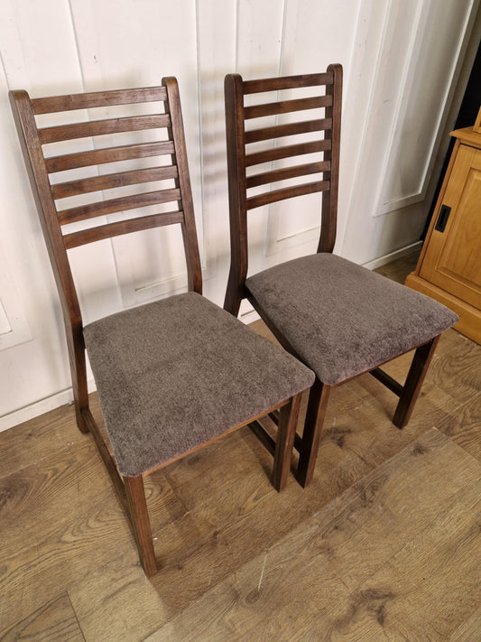 Solid Dark wood dining chairs set of 2 / Grey padded seat / Oak Furnituland Detroit